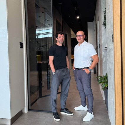 Když dorazí architekt ikonických budov, nemluví se o trendech. …