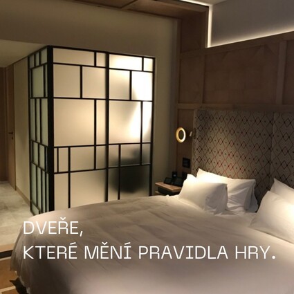 Minimalismus, funkčnost a čistý design. Skleněné dveře …