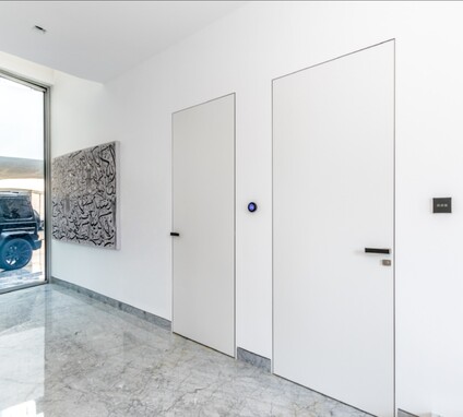 Tady nevidíte dveře. A právě proto je tenhle interiér tak&nbsp;&hellip;