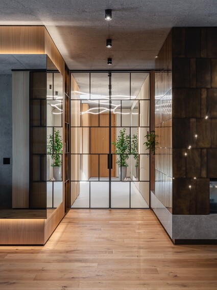 Tichý luxus vzniká ve chvíli, kdy interiér přestane vysvětlovat&nbsp;&hellip;