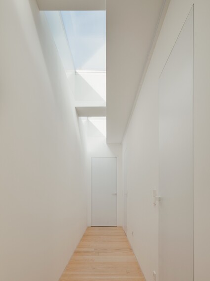 Za nadčasovým domem nikdy nestojí jeden člověk. Je to přesná&nbsp;&hellip;