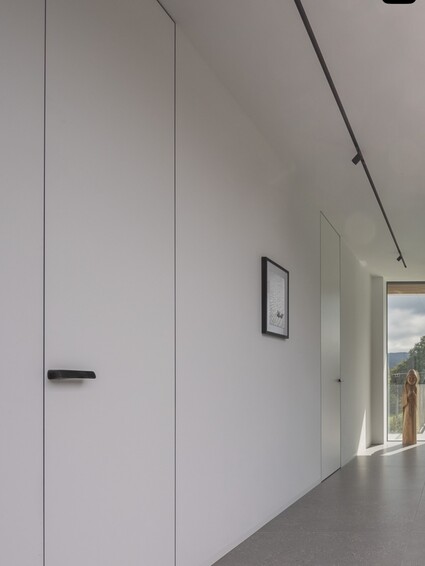 Největší luxus v interiéru často nevytváří to, co přidáte. Ale&nbsp;&hellip;