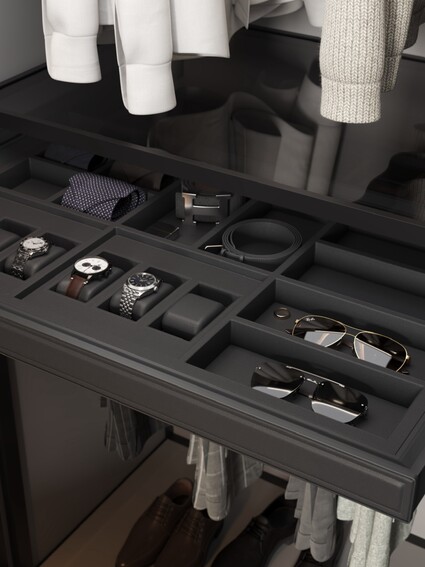 Pokud klient řeší švýcarské hodinky a sbírku bot, ne skříně …