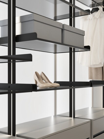 Šatna nemusí být uzavřený prostor. Může být otevřenou architekturou. MIRANTE …