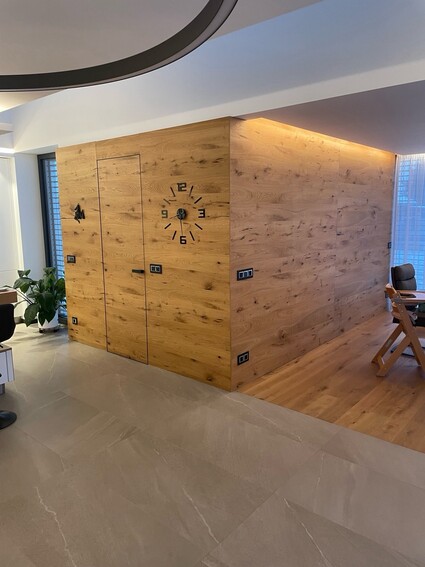 Když se dveře stanou součástí stěny, vzniká architektura. Přírodní …