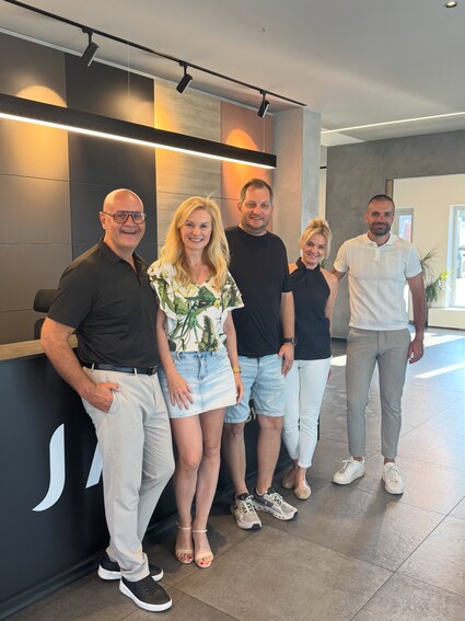 Dnes jsme se v našem showroomu setkali s elitní designérkou …