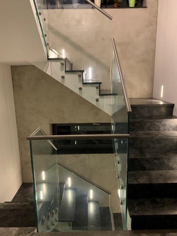 Skleněné zábradlí a dveře Master